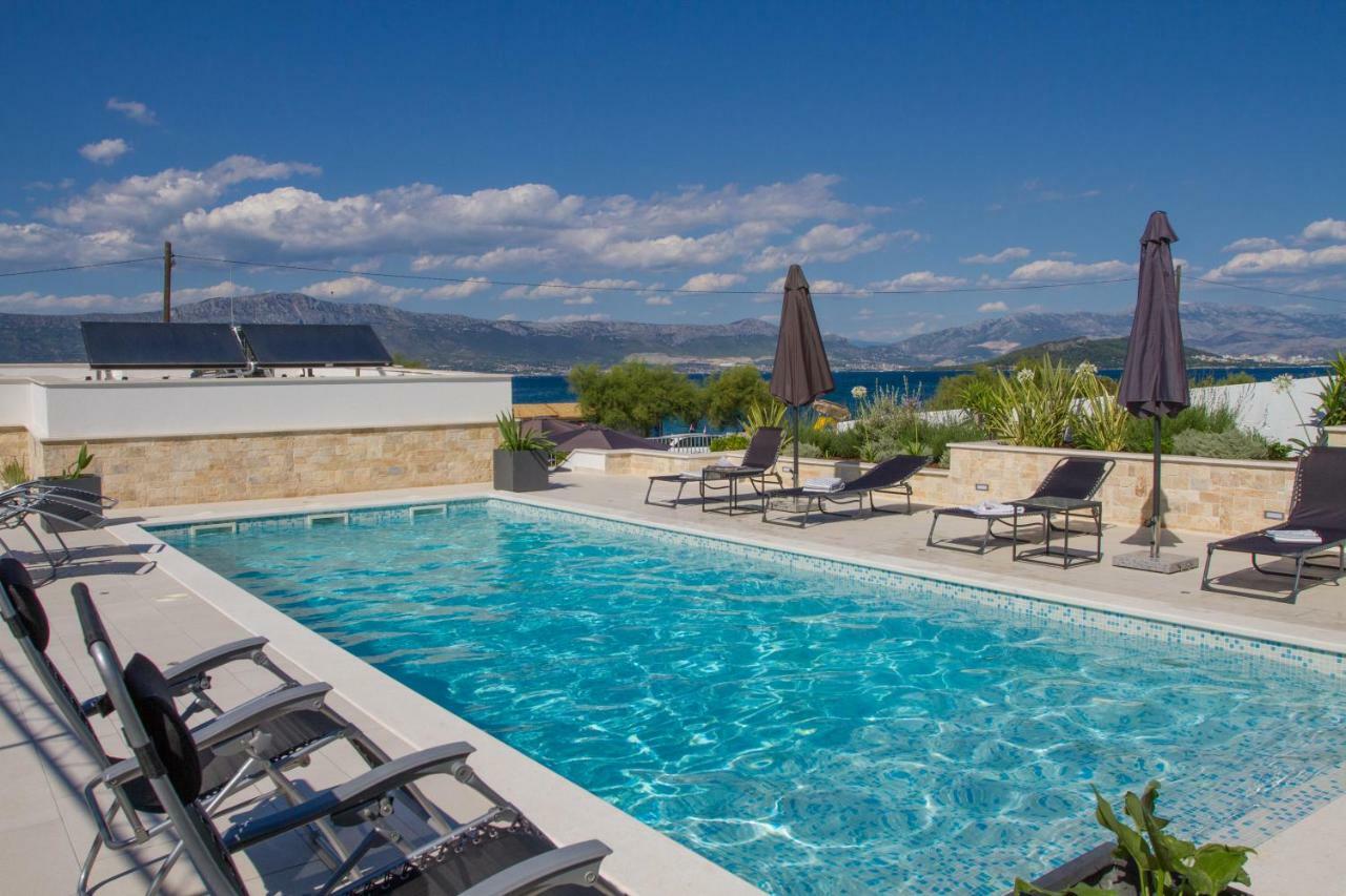 Luxury Poolside Villa Слатине Екстер'єр фото