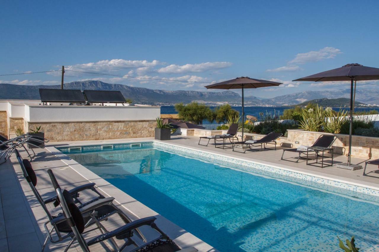 Luxury Poolside Villa Слатине Екстер'єр фото