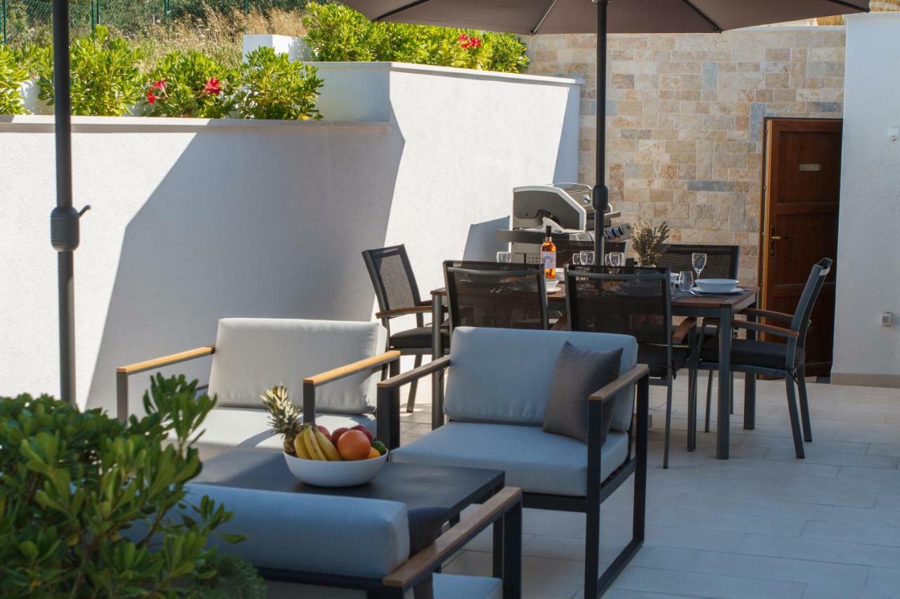 Luxury Poolside Villa Слатине Екстер'єр фото