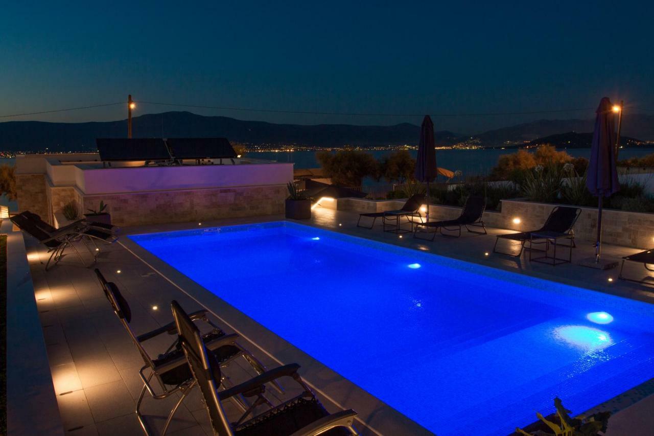 Luxury Poolside Villa Слатине Екстер'єр фото